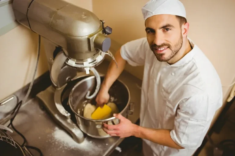 Choosing the Right Commercial Bakery Mixer in 2025