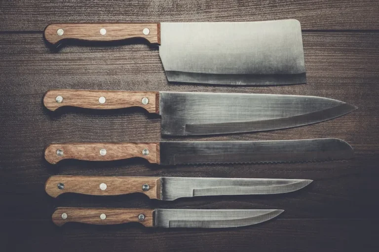 Choosing the Right Commercial Chef Knives: A Comprehensive Guide