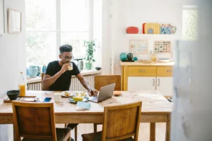 Setting Healthy Work-Life Boundaries While Working Remotely