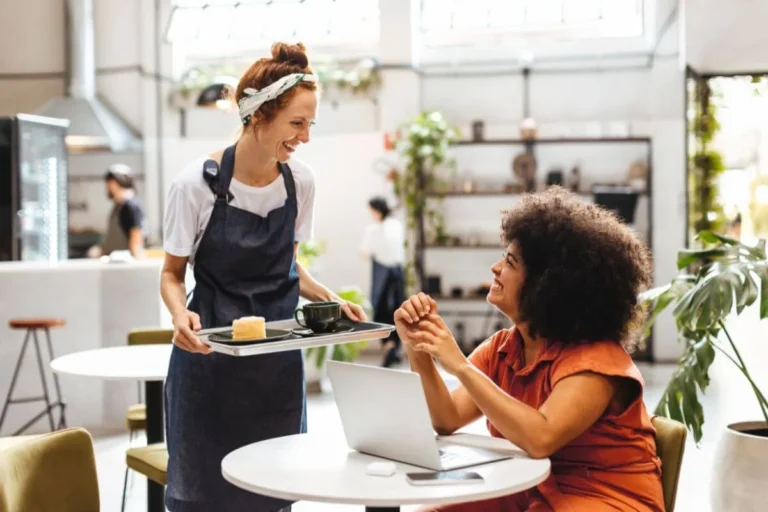 Do Small Restaurants Offer PTO? A Manager's Guide