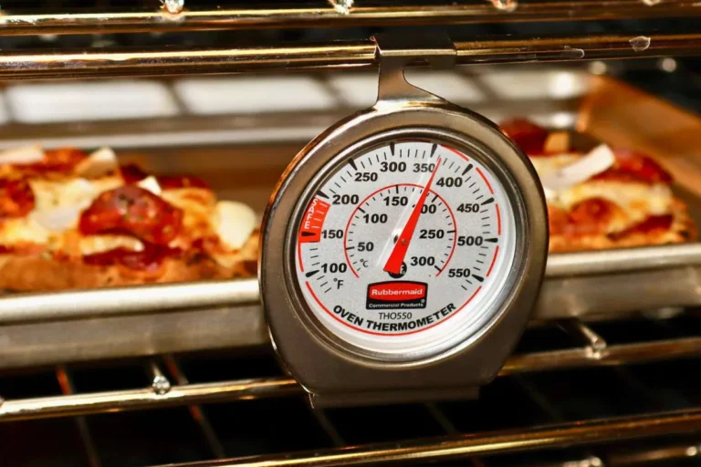 How to Choose the Right Oven Thermometer
