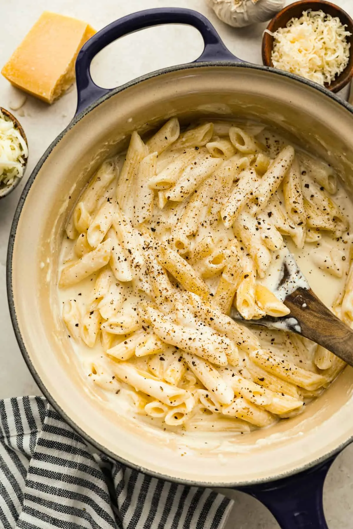 Mastering the Art of Heating Pasta in Cheesy Cream Sauce: Tips and Tricks