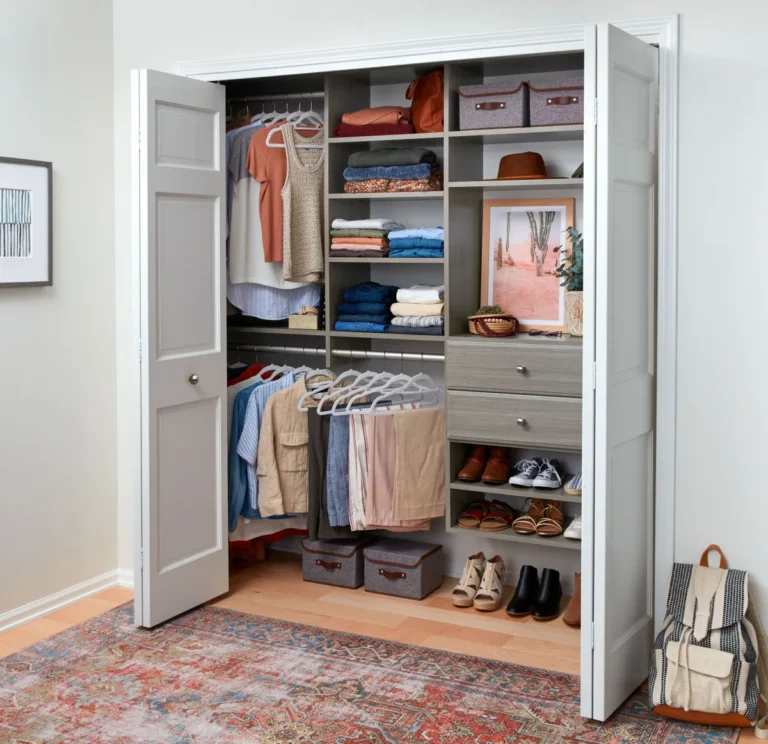 How to Organize a Small Closet: Maximizing Space and Minimizing Clutter