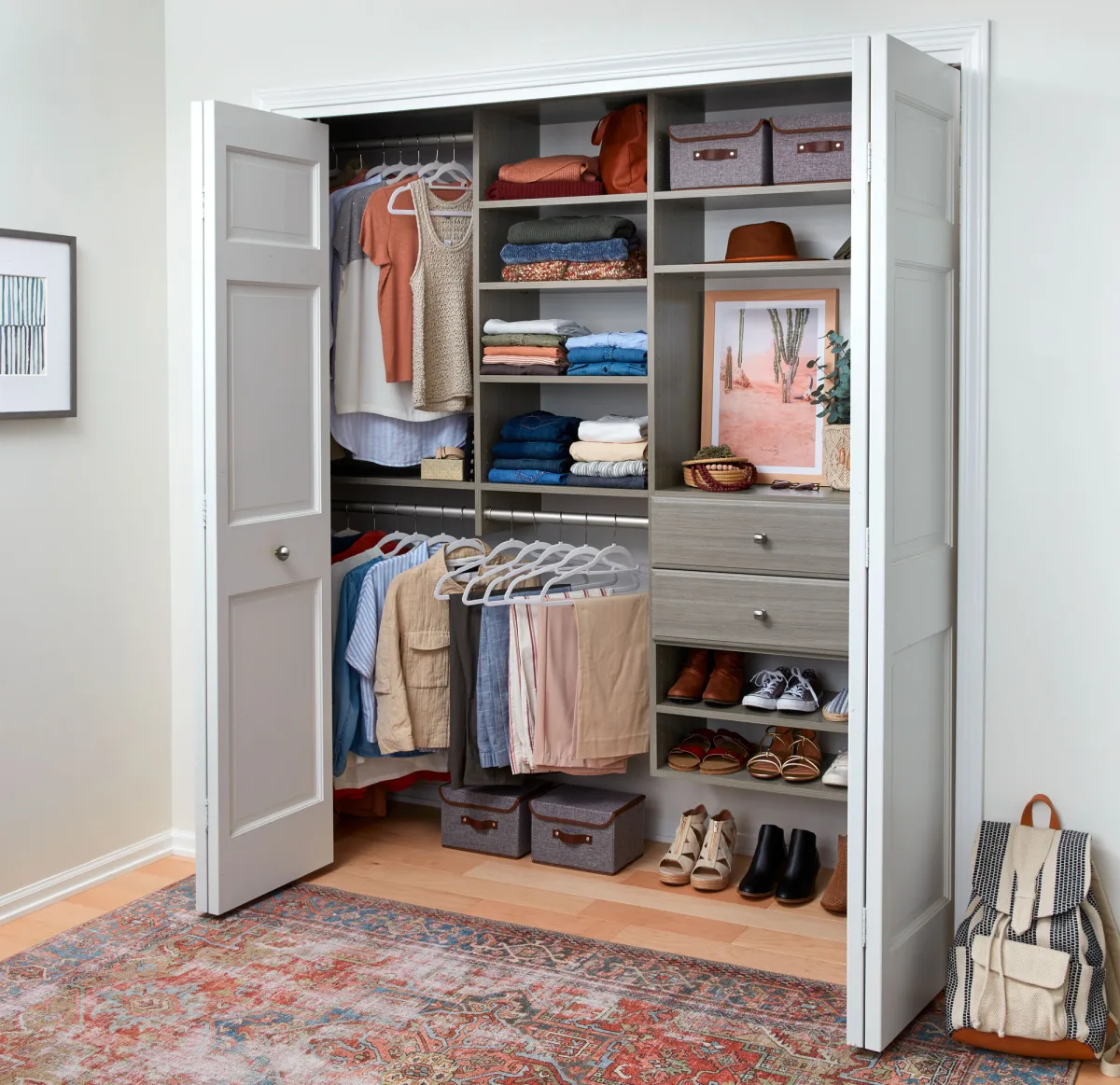 How to Organize a Small Closet: Maximizing Space and Minimizing Clutter