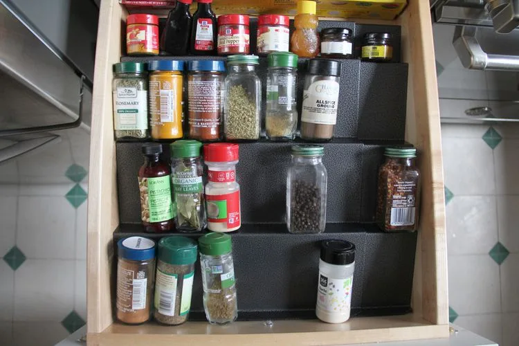 How to Organize Commercial Spice Storage for Maximum Efficiency (Without Losing Your Mind)
