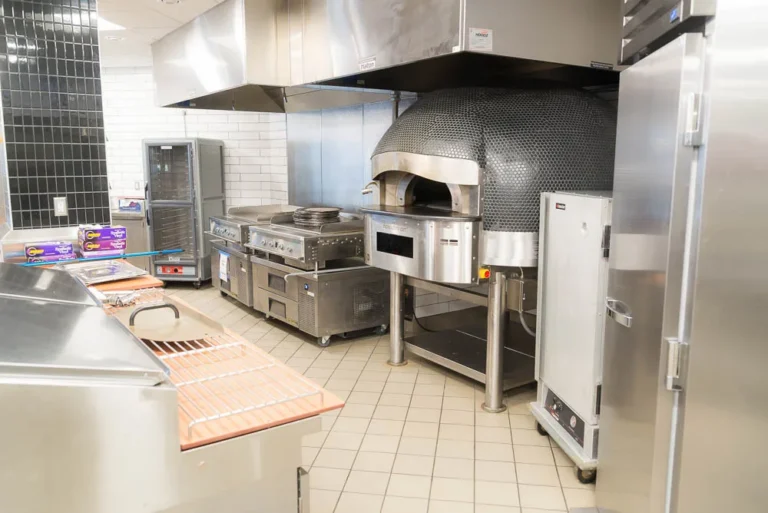 Maximizing Small Kitchen Space: Efficient Pizza Shop Layouts
