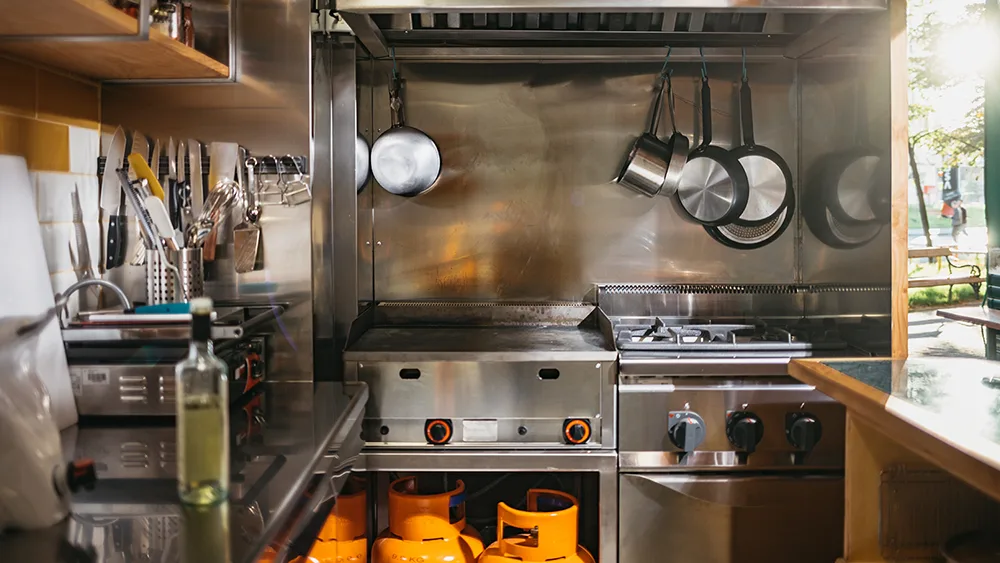 Maximizing Small Kitchen Workflow for Restaurant Staff: A Chef’s Guide to Efficiency Without the Square Footage