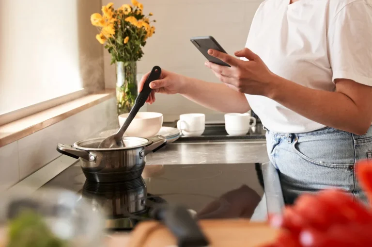 The Hidden Dangers of Phone Use While Cooking: Unsanitary Risks Revealed
