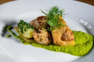 Scallops with Potatoes: Pea Purée vs. Fennel in Commercial Kitchen Design
