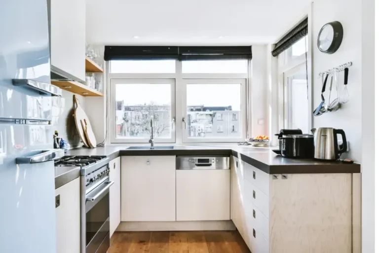 Small Kitchen Layouts: Maximize Efficiency in Tight Spaces