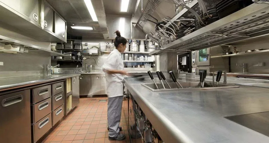 Navigating Stadium Kitchen Solutions and Group Chat Chaos