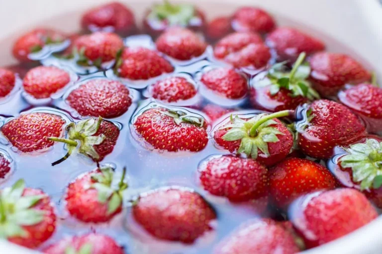 The Surprising Benefits of Soaking Strawberries in Vinegar