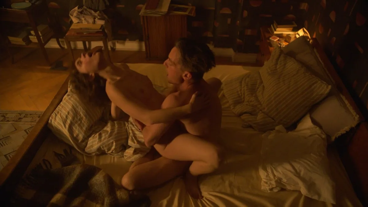 Small Apartment Living: Genius Vertical Storage Solutions Up High