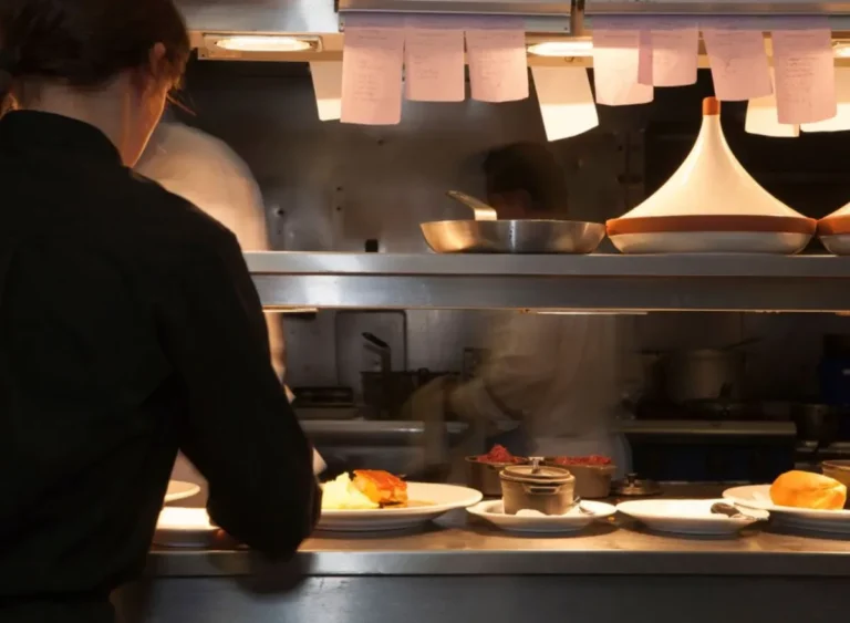 How Many Lies in Restaurant Reviews? Tackle the Issue
