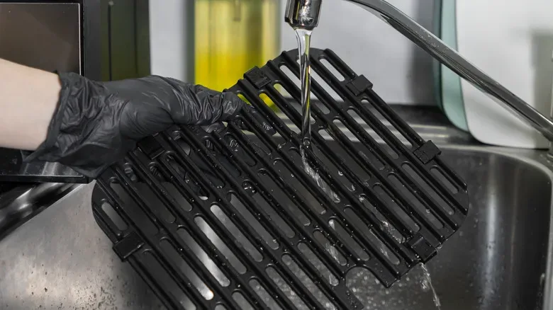 Clean Your Air Fryer: Get Rid of the Gunk!