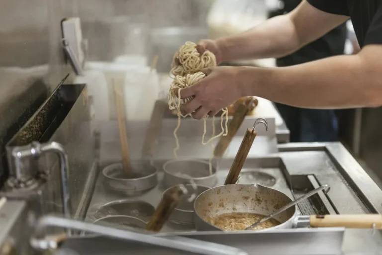 Keeping Ramen Stock Hot in Commercial Kitchens: Tips and Tricks