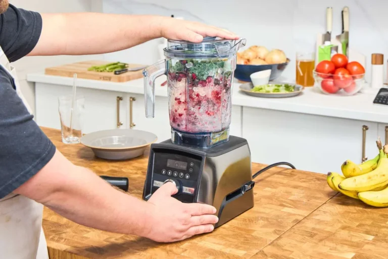 Top Blenders for Commercial Use: Picking the Best for Your Kitchen